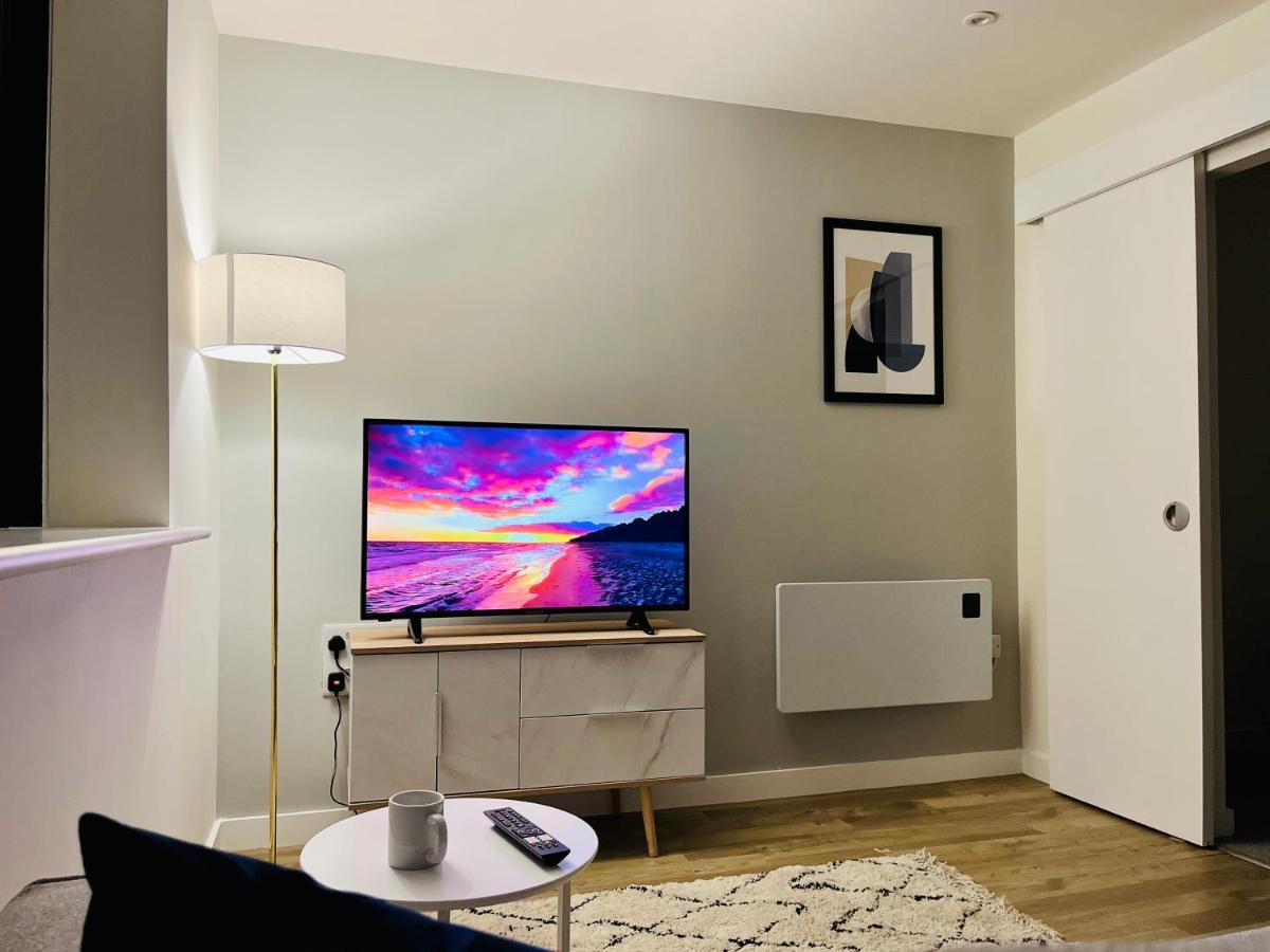 Fantastic One Bedroom Apartment Near Old Trafford Stadium Manchester Dış mekan fotoğraf